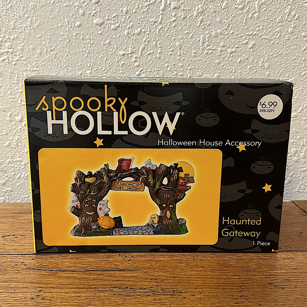 Vintage Spooky Hollow Haunted Gateway NWT 2002 - Picture 5 of 7